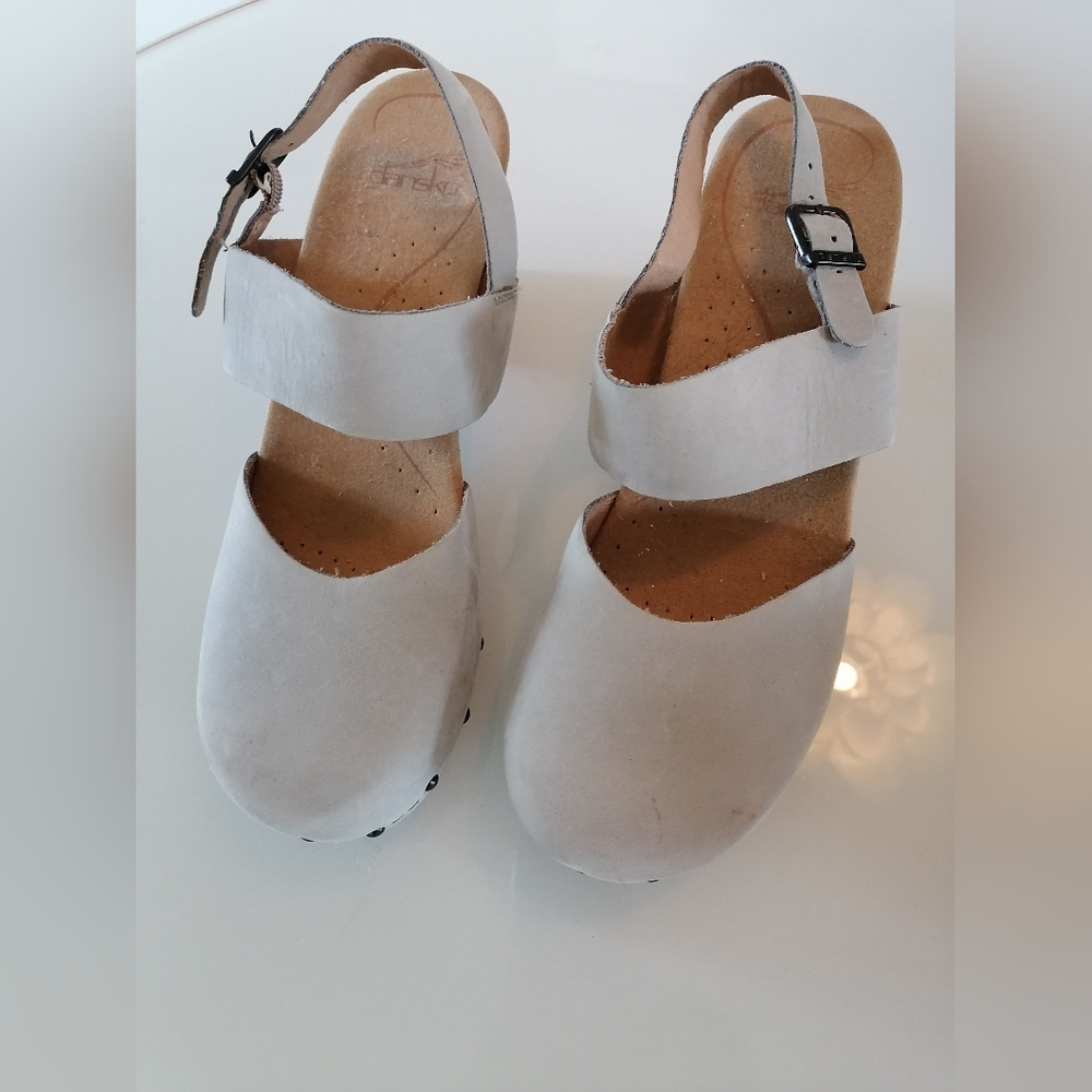 Dansko Clogs Thea size 40 Tan Suede